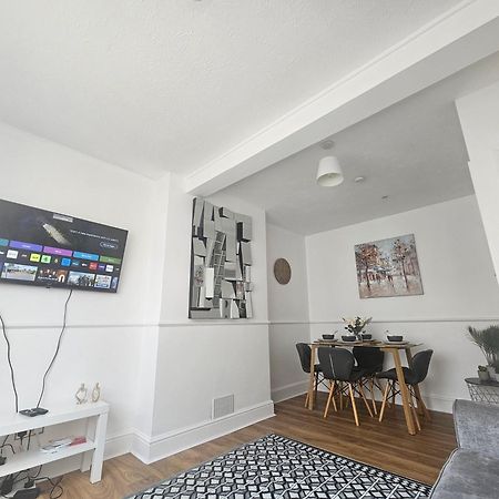 St Albans City Stays - Near Luton Airport - St Albans Abbey & City Train Station - Close To London- Harry Potter World - The Odyssey Cinema - Abbey Cathedral- Contractors I Business I Leisure- Sleeps Upto 6 People Exterior photo