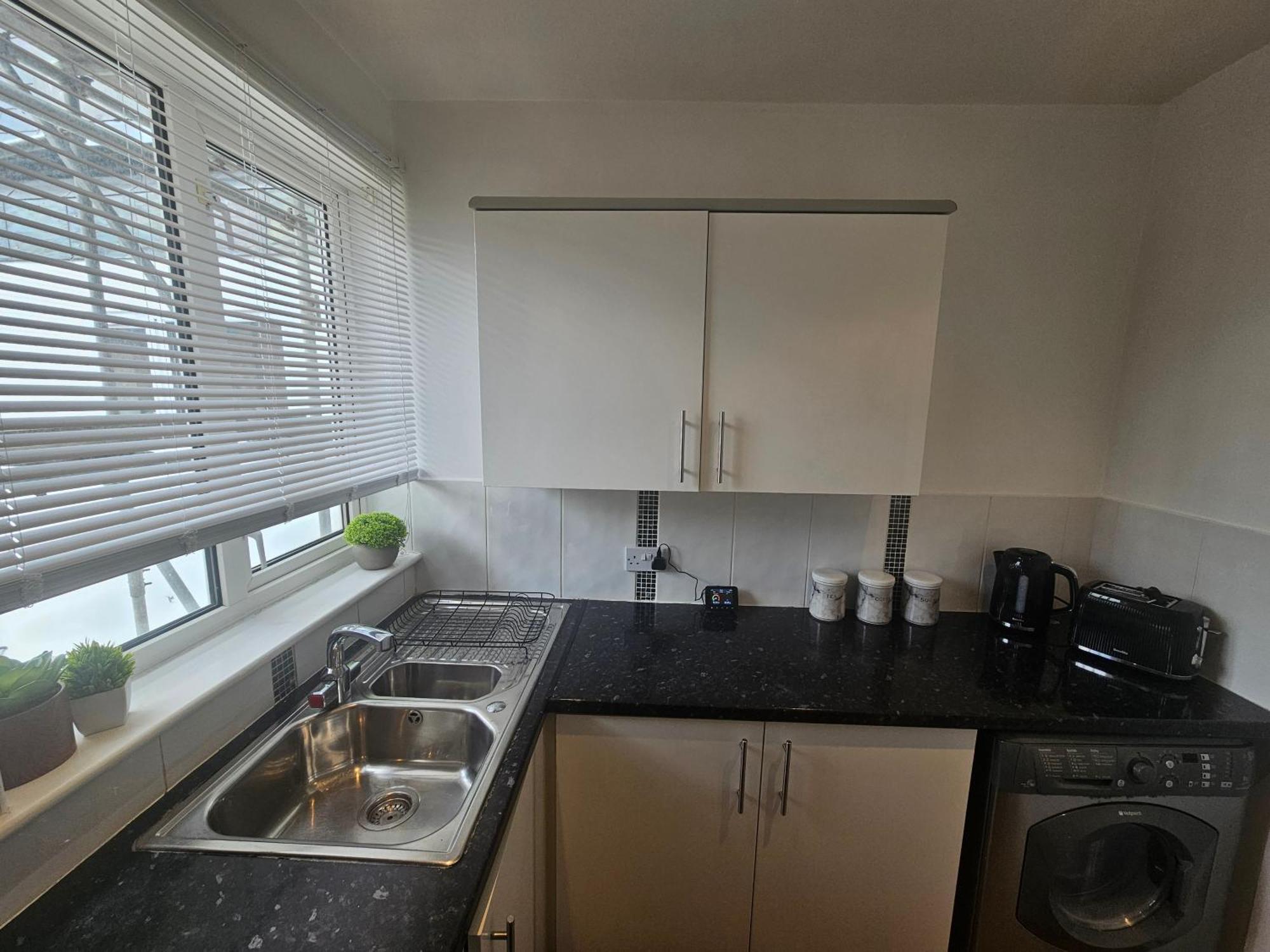 St Albans City Stays - Near Luton Airport - St Albans Abbey & City Train Station - Close To London- Harry Potter World - The Odyssey Cinema - Abbey Cathedral- Contractors I Business I Leisure- Sleeps Upto 6 People Exterior photo