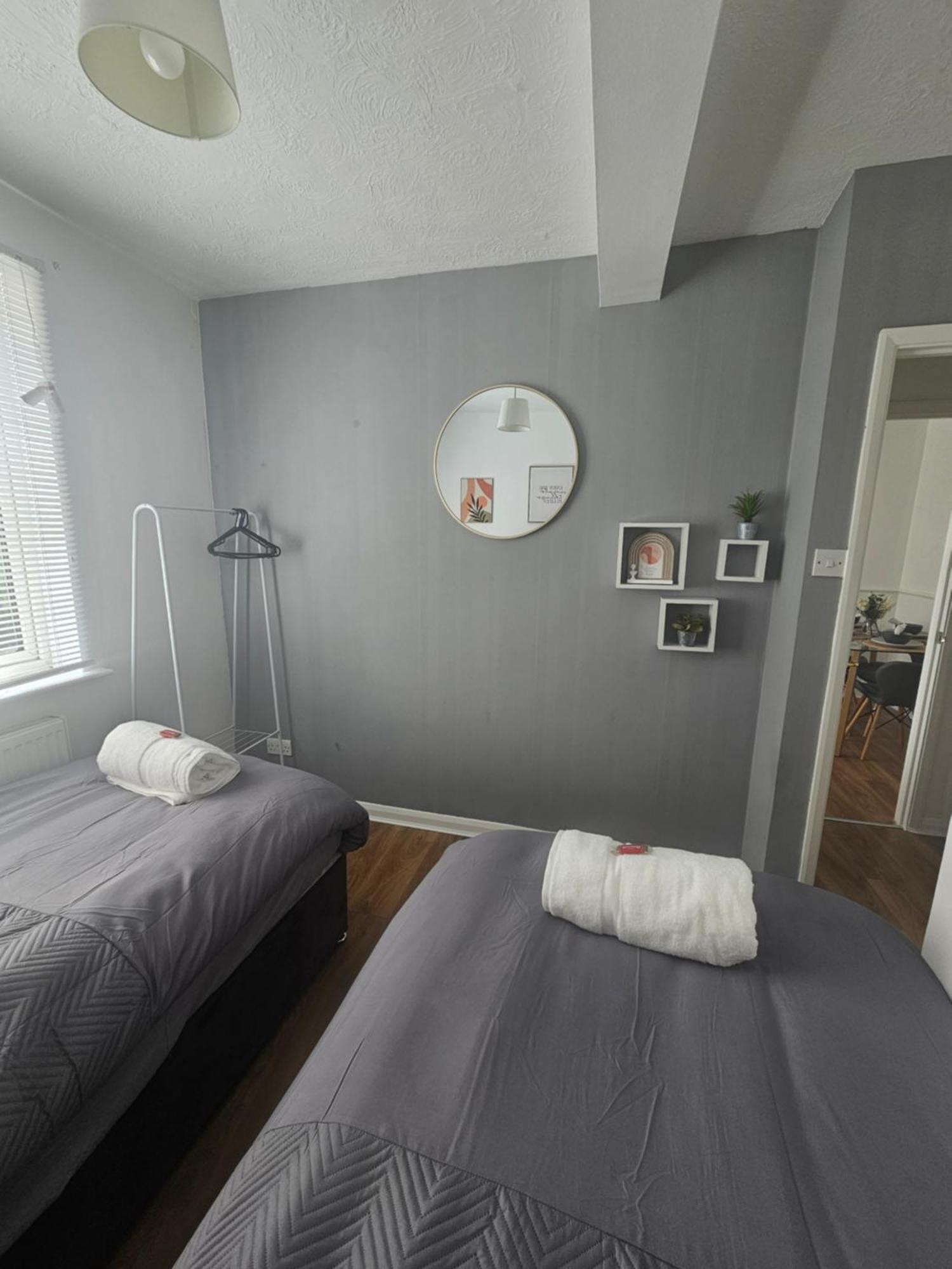 St Albans City Stays - Near Luton Airport - St Albans Abbey & City Train Station - Close To London- Harry Potter World - The Odyssey Cinema - Abbey Cathedral- Contractors I Business I Leisure- Sleeps Upto 6 People Exterior photo