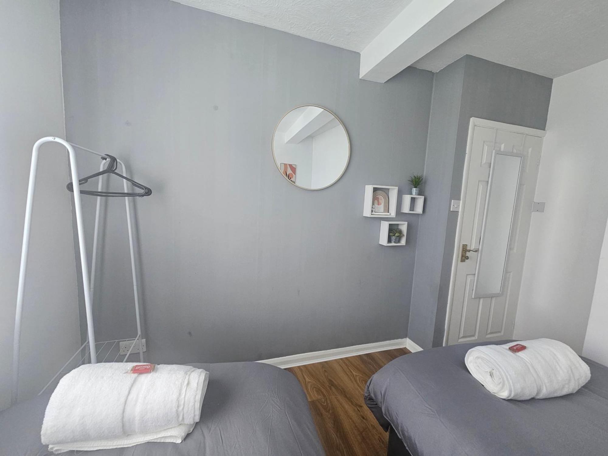 St Albans City Stays - Near Luton Airport - St Albans Abbey & City Train Station - Close To London- Harry Potter World - The Odyssey Cinema - Abbey Cathedral- Contractors I Business I Leisure- Sleeps Upto 6 People Exterior photo