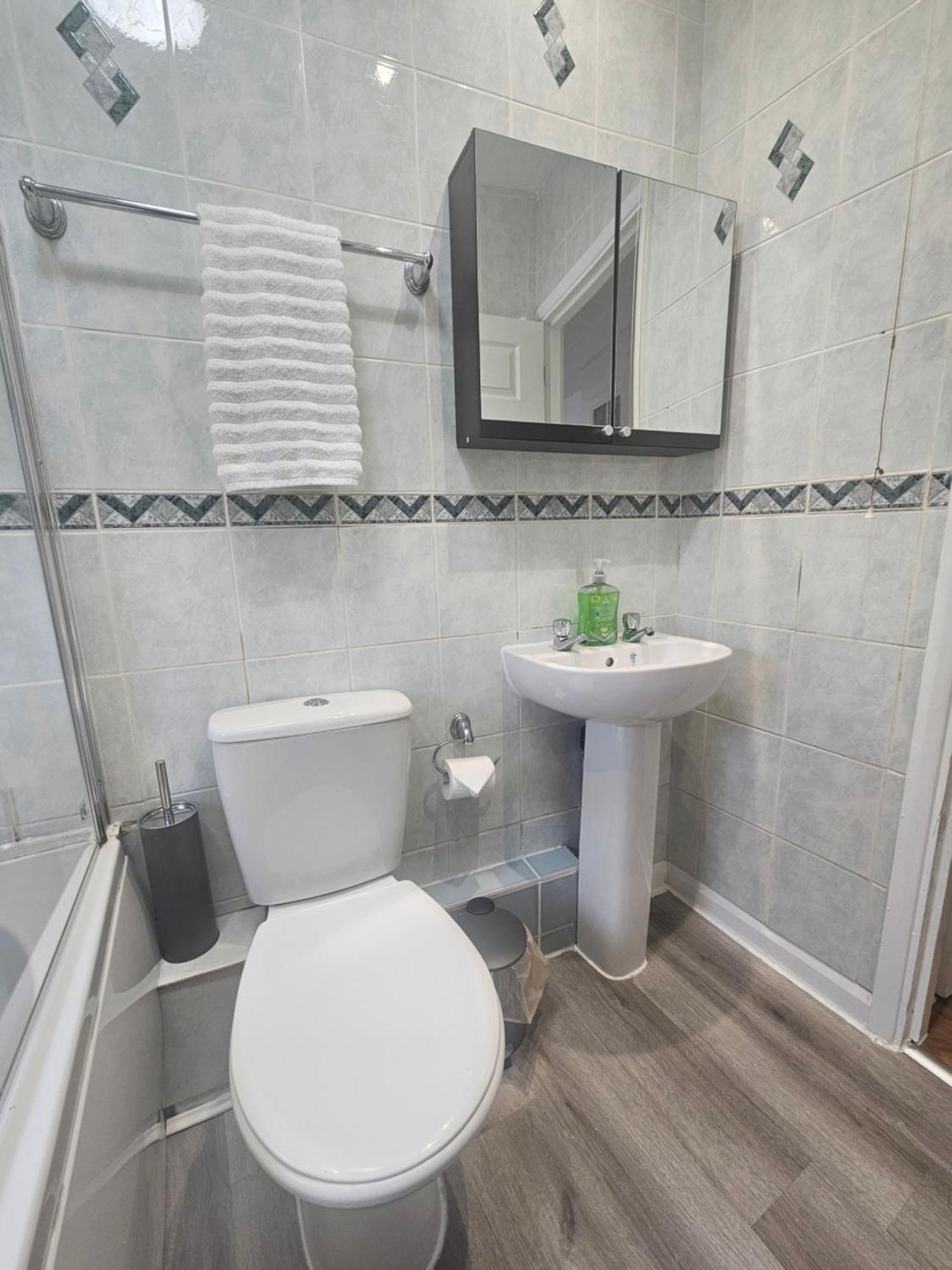 St Albans City Stays - Near Luton Airport - St Albans Abbey & City Train Station - Close To London- Harry Potter World - The Odyssey Cinema - Abbey Cathedral- Contractors I Business I Leisure- Sleeps Upto 6 People Exterior photo