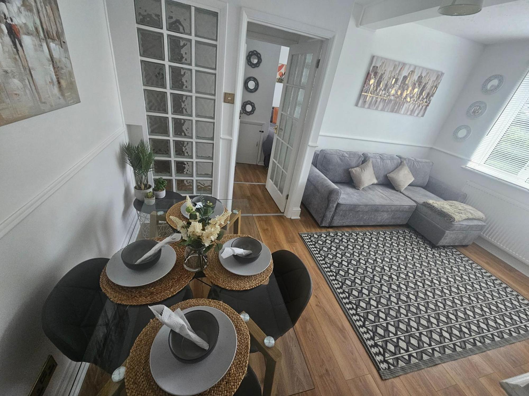 St Albans City Stays - Near Luton Airport - St Albans Abbey & City Train Station - Close To London- Harry Potter World - The Odyssey Cinema - Abbey Cathedral- Contractors I Business I Leisure- Sleeps Upto 6 People Exterior photo